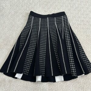 Bcbg black and white skirt size xs